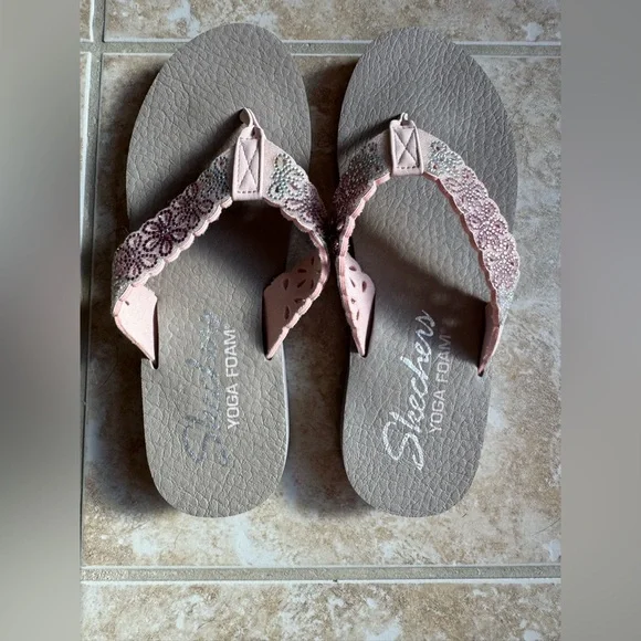 Skechers yoga foam flip flops - Picture 1 of 3
